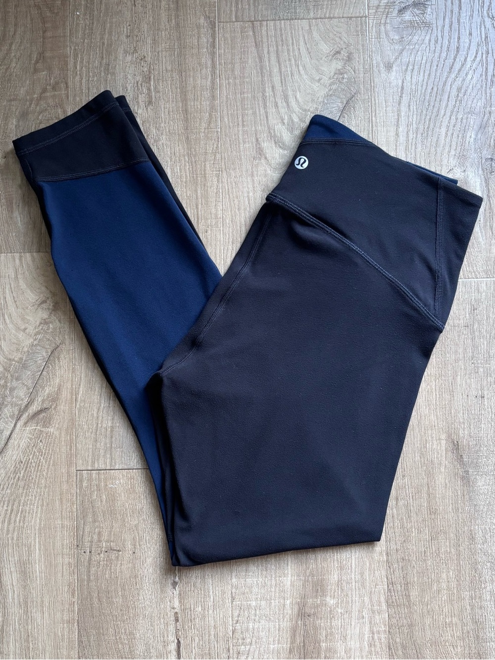 Lululemon Colour Block High Rise Legging 25” in Black and True Navy *Nulu